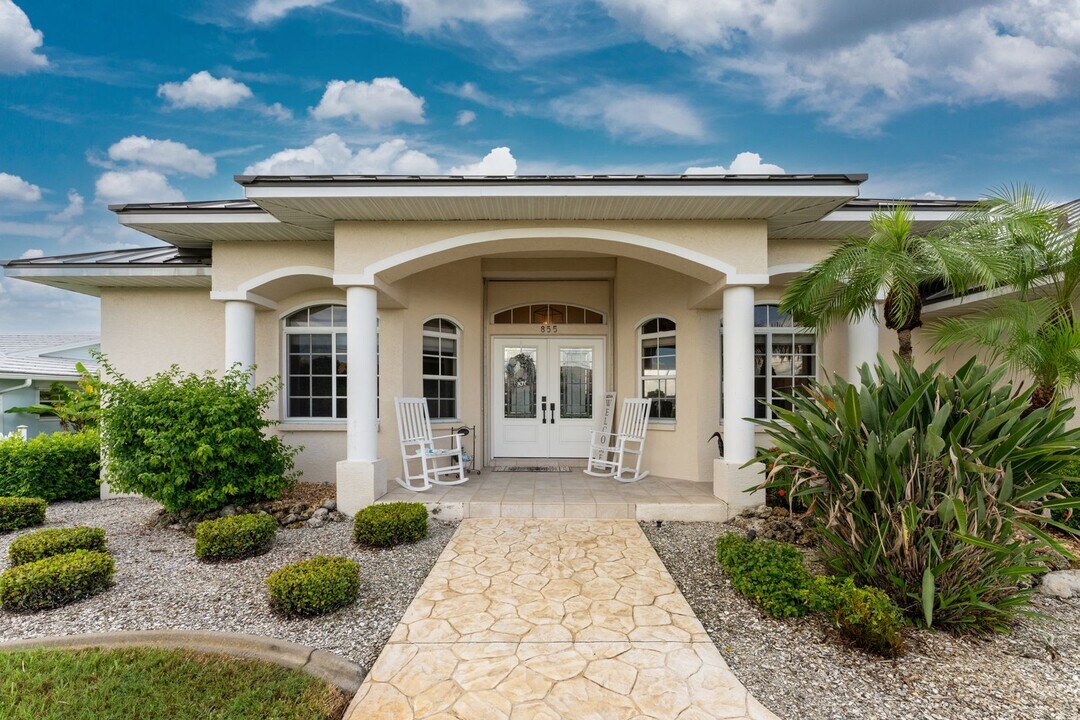 855 Pamela Dr in Punta Gorda, FL - Building Photo