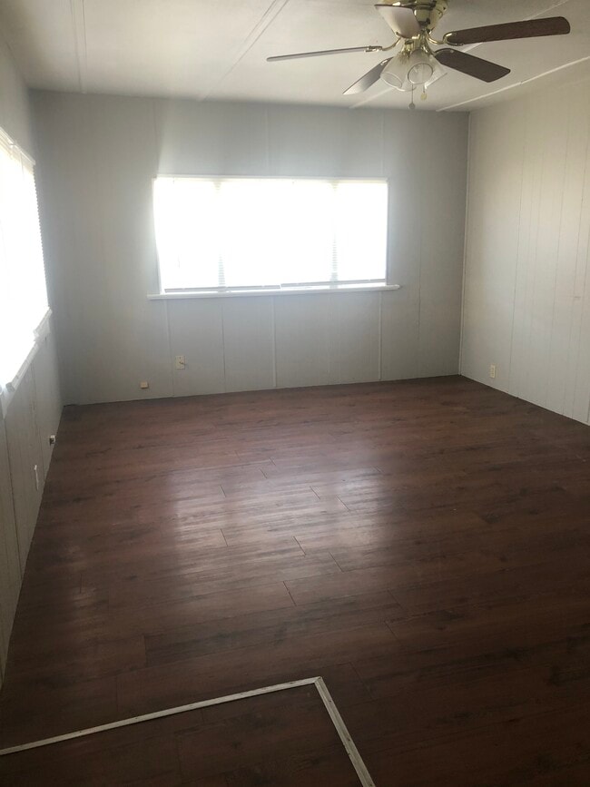 204 Austin St in Levelland, TX - Building Photo - Building Photo