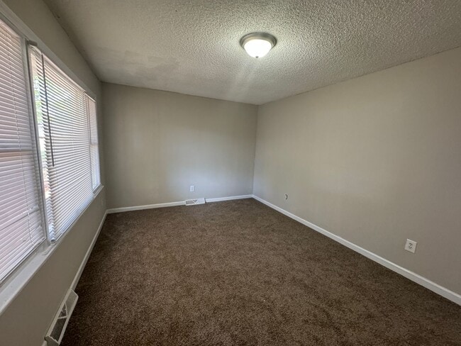 1502 Northwoods Dr in Kings Mountain, NC - Building Photo - Building Photo