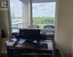 980 Yonge St in Toronto, ON - Building Photo - Building Photo