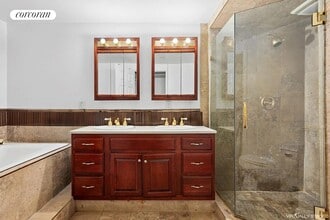 326 W 19th St in New York, NY - Building Photo - Building Photo