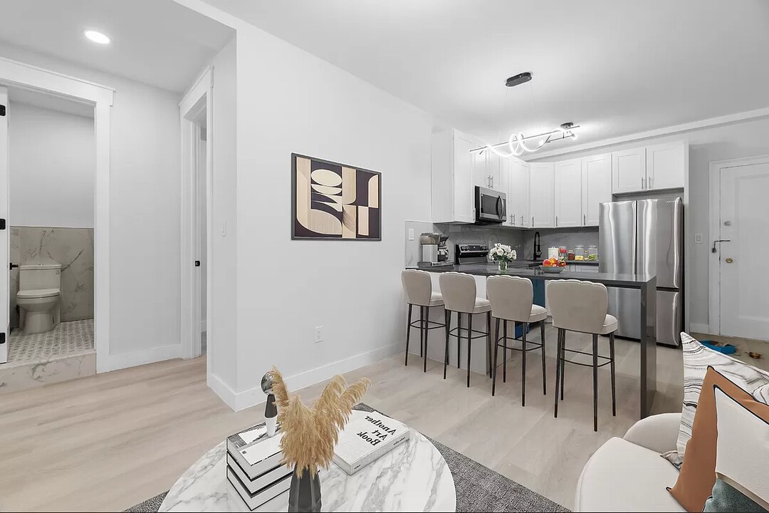 161 W 54th St, Unit 1304 in New York, NY - Building Photo
