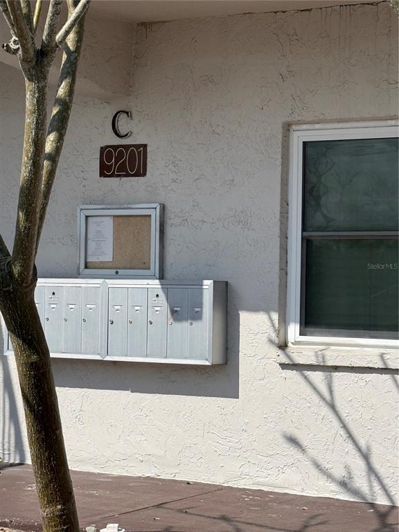 9201 Tudor Dr in Tampa, FL - Building Photo - Building Photo