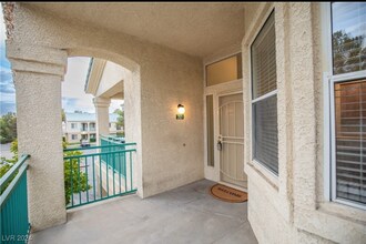 5155 W Tropicana Ave in Las Vegas, NV - Building Photo - Building Photo