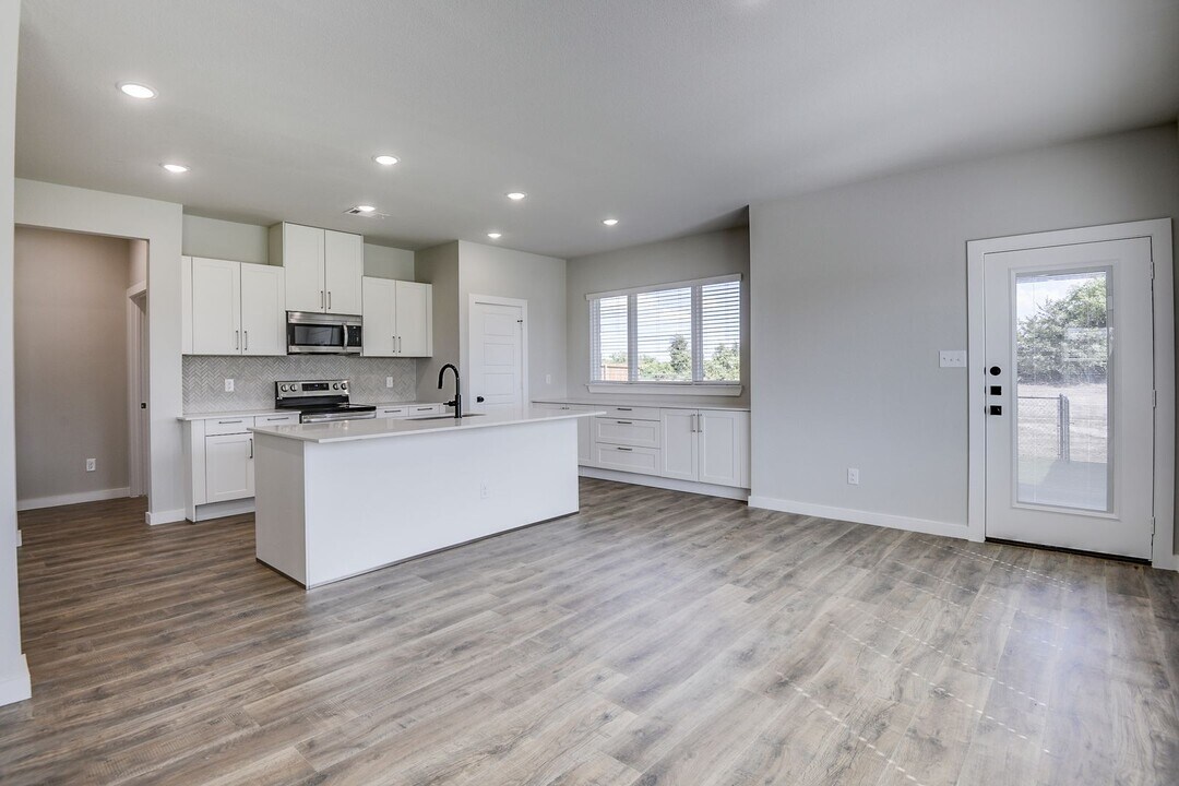 4257 Clovis St in Midlothian, TX - Building Photo