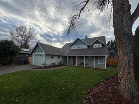 160 Vintage Cir in Jacksonville, OR - Building Photo
