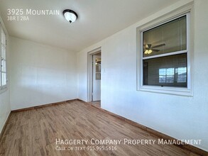 3925 Mountain in El Paso, TX - Foto de edificio - Building Photo