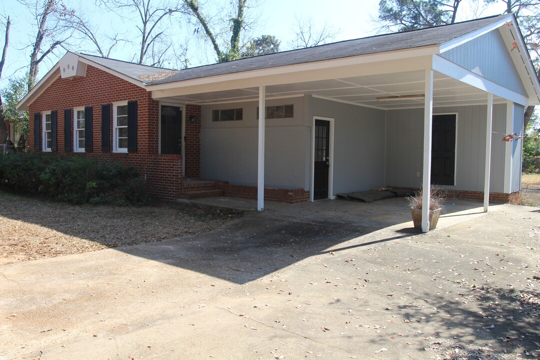 2314 Whispering Pines Rd in Albany, GA - Building Photo