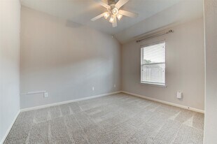 4934 Bonny Loch Ln in Houston, TX - Building Photo