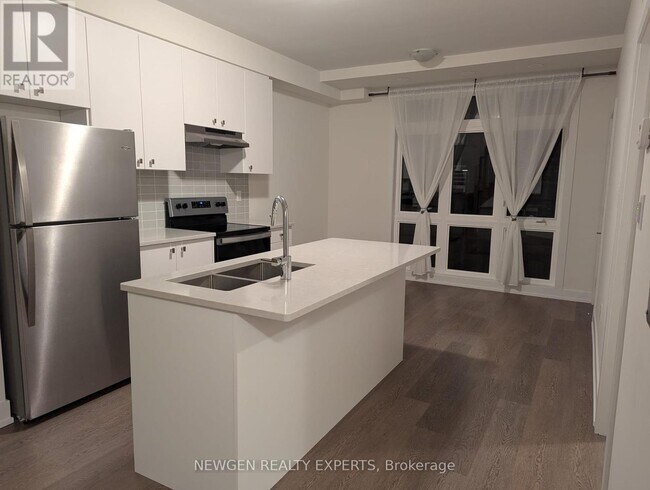 8-8 Sayers Ln in Richmond Hill, ON - Building Photo - Building Photo