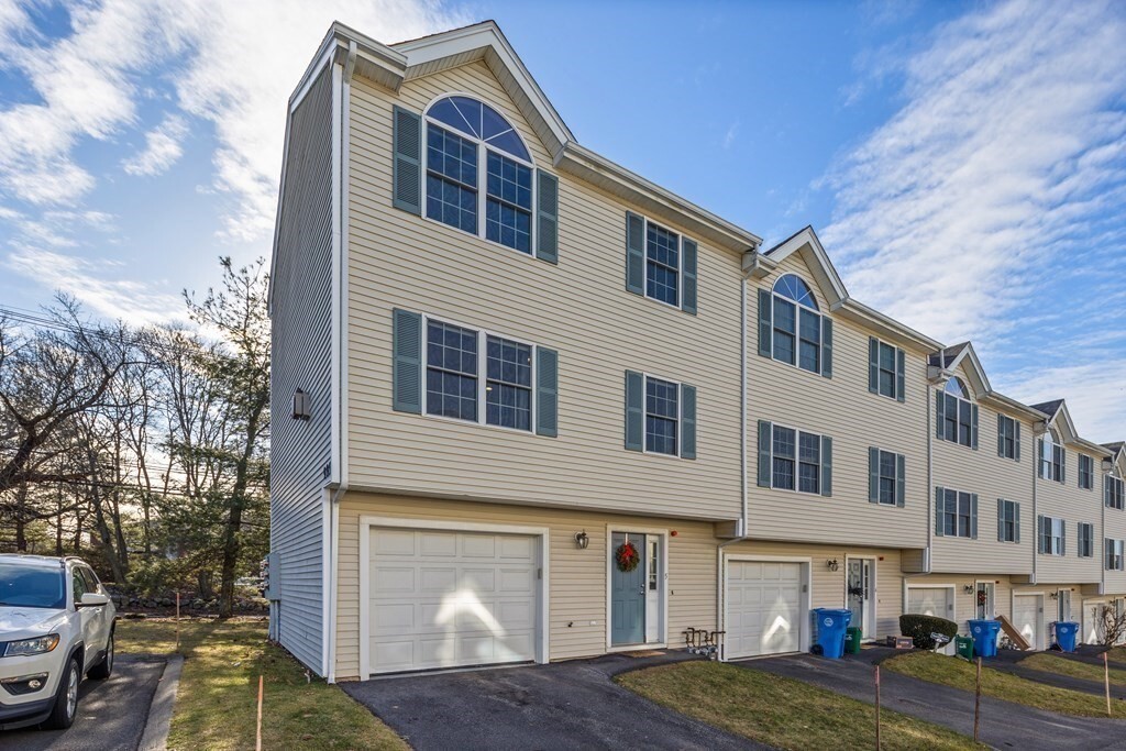 995 Trapelo Rd in Waltham, MA - Building Photo