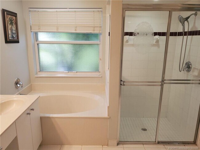 property at 907 SE Westminster Pl