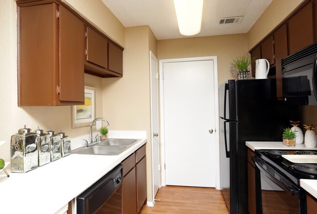 Greenbriar Apartments in Plano, TX - Building Photo - Interior Photo