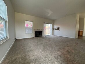 121 Wilkes Cir in Santa Cruz, CA - Building Photo - Building Photo