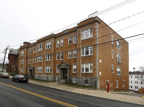 423 Washington Ave in Chelsea, MA - Foto de edificio - Building Photo