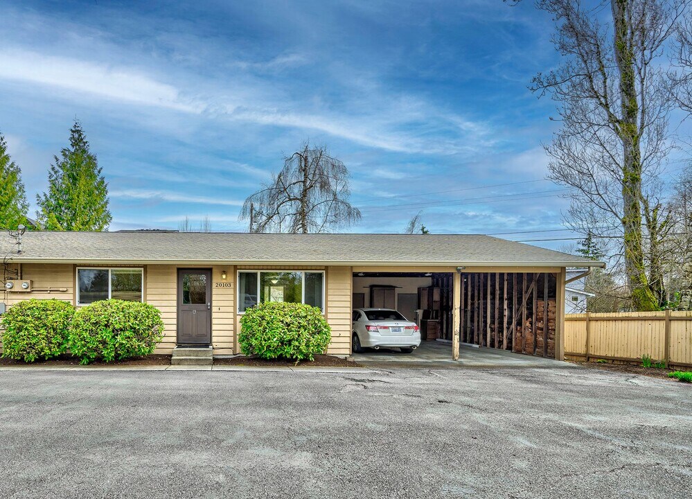 20103 Birch Way in Lynnwood, WA - Building Photo