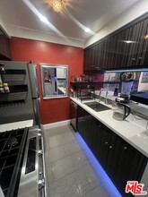 950 Kings Rd in West Hollywood, CA - Foto de edificio - Building Photo