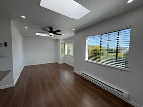 West End Villas in San Rafael, CA - Foto de edificio - Building Photo