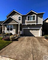 8790 SW Schmidt Loop in Tigard, OR - Building Photo