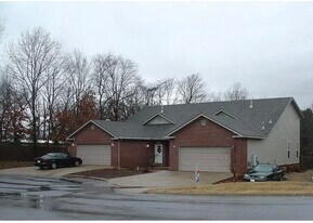 1507 NW Bell Royal Ct in Bentonville, AR - Building Photo