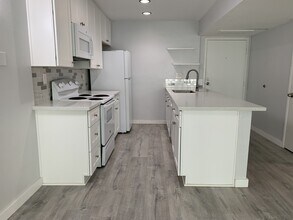 6151 Rancho Mission Rd in San Diego, CA - Building Photo - Building Photo