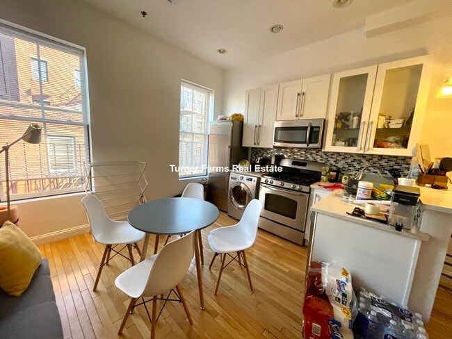 243 Northampton St, Unit 1 in Boston, MA - Building Photo - Building Photo