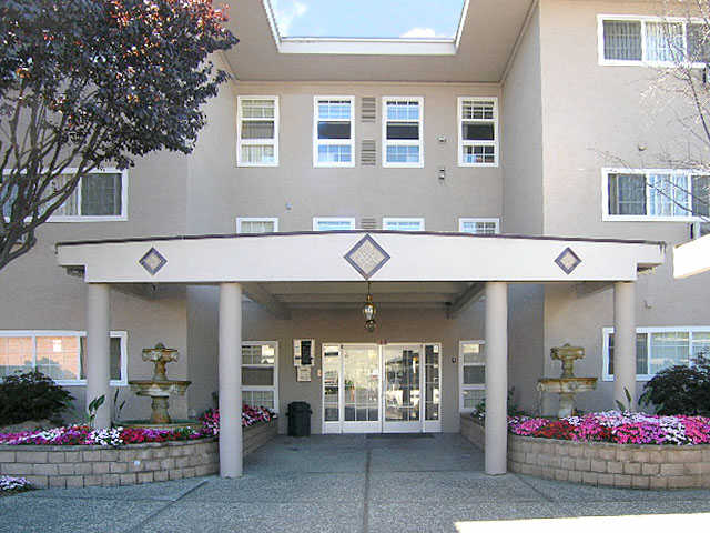 Bancroft Towers Apartments in San Leandro, CA - Foto de edificio - Building Photo