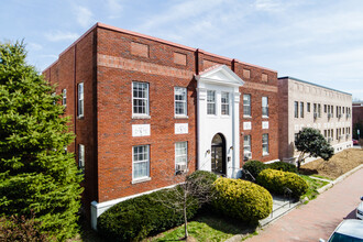 1711 35th St NW in Washington, DC - Foto de edificio - Building Photo