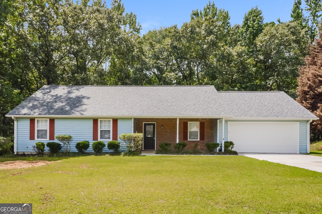 1690 Hidden Shoals Dr SE in Conyers, GA - Building Photo