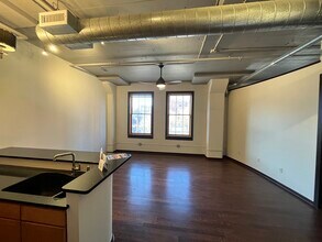 201 S Saint Francis Ave, Unit 304 in Wichita, KS - Building Photo - Building Photo