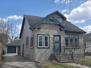 1011 Cottonwood St in Grand Forks, ND - Building Photo - Building Photo