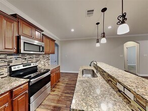 1002 Woodcrest Dr in Lancaster, TX - Building Photo - Building Photo