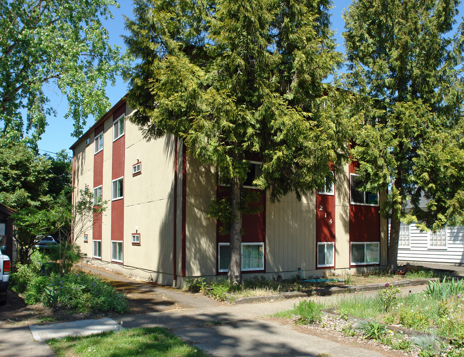 214 SW 8th St in Corvallis, OR - Building Photo