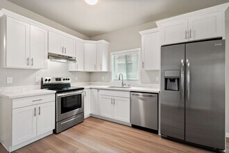 2617 W Marine View Dr in Everett, WA - Building Photo - Building Photo