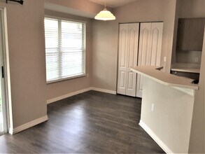 837 Greenbelt Cir in Brandon, FL - Building Photo - Building Photo