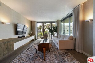 1755 Ocean Ave in Santa Monica, CA - Building Photo
