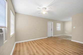 3519 E 1st Ct in Panama City, FL - Building Photo - Building Photo