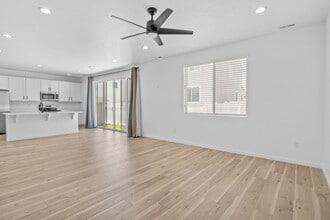 1728 N Pintail Cv in Salem, UT - Building Photo - Building Photo