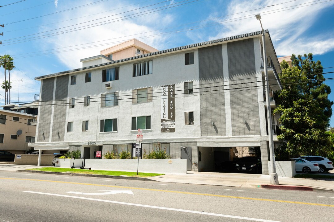 9025 W. 3rd St - fully renovated unit in L... in Los Angeles, CA - Building Photo