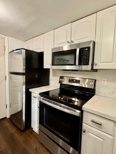 property at 5434 Roundtree Ct