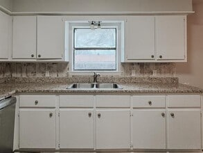 102 Hullum Dr in Teague, TX - Building Photo - Building Photo