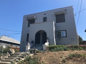 1034 Hyperion Ave in Los Angeles, CA - Foto de edificio - Building Photo