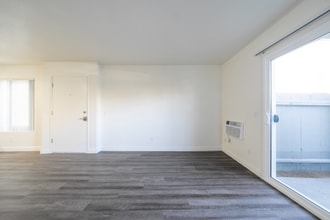 343 Autumn Dr in San Marcos, CA - Building Photo - Building Photo