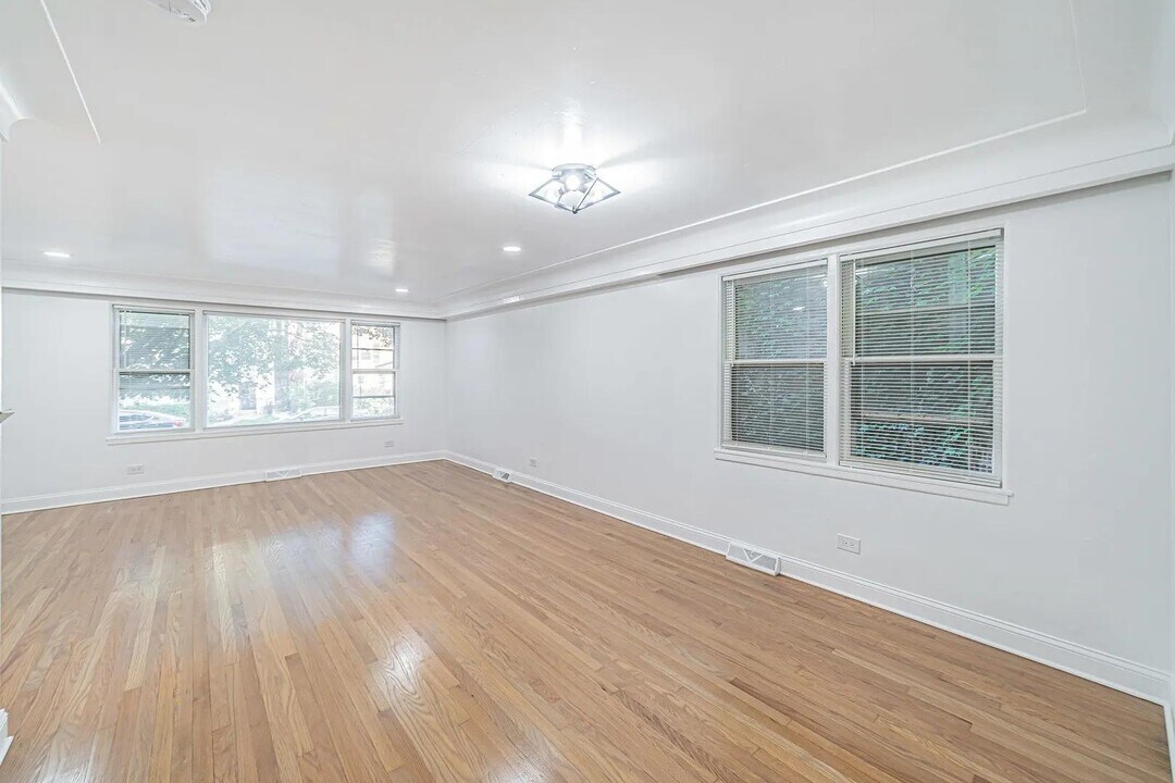7530 N Oakley Ave, Unit 1 in Chicago, IL - Building Photo