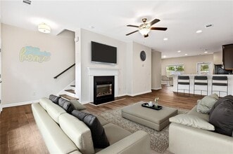 776 Crestwell Cir in Atlanta, GA - Building Photo - Building Photo