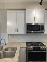11077 Ravine Rd in Surrey, BC - Building Photo - Building Photo