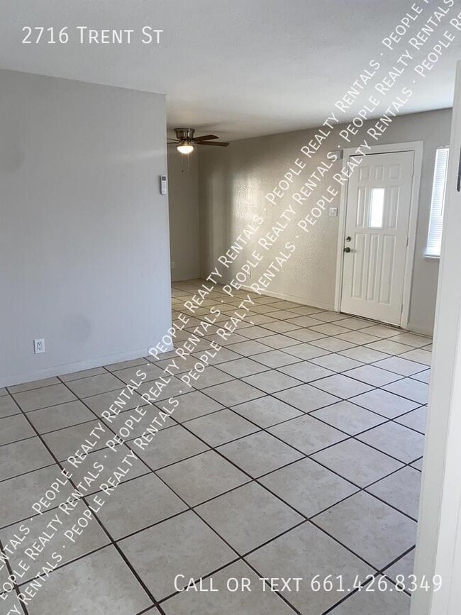 2716 Trent St in Bakersfield, CA - Building Photo - Building Photo