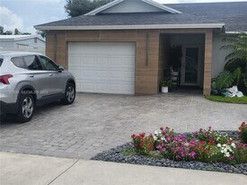 5512 SW 57th Pl in Davie, FL - Building Photo