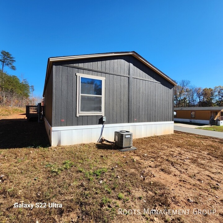 106 Stoney Creek Dr in Reidsville, NC - Building Photo