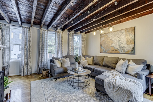 1736 Light St, Unit A in Baltimore, MD - Foto de edificio - Building Photo